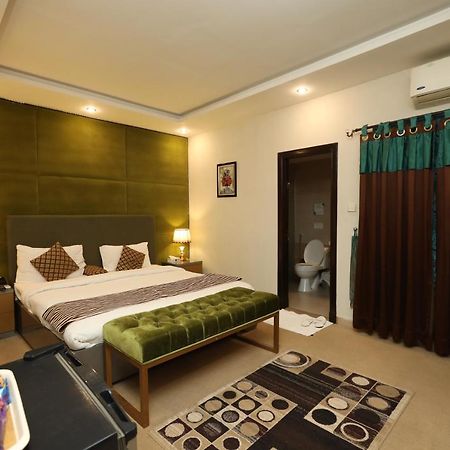 Safari Club 4 Hotel Rawalpindi Exterior photo