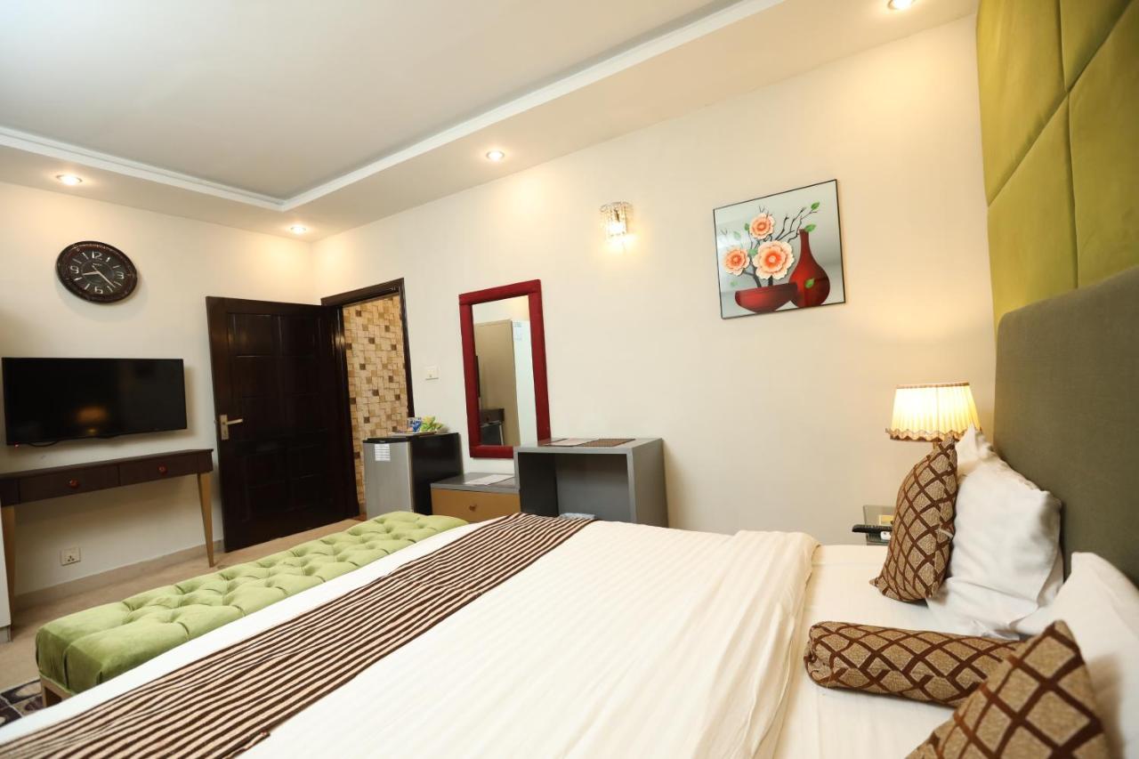 Safari Club 4 Hotel Rawalpindi Exterior photo
