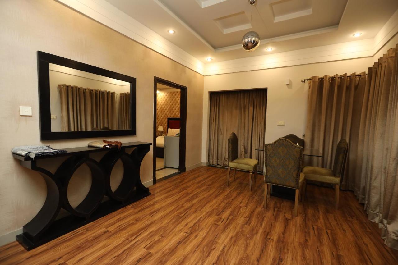 Safari Club 4 Hotel Rawalpindi Exterior photo