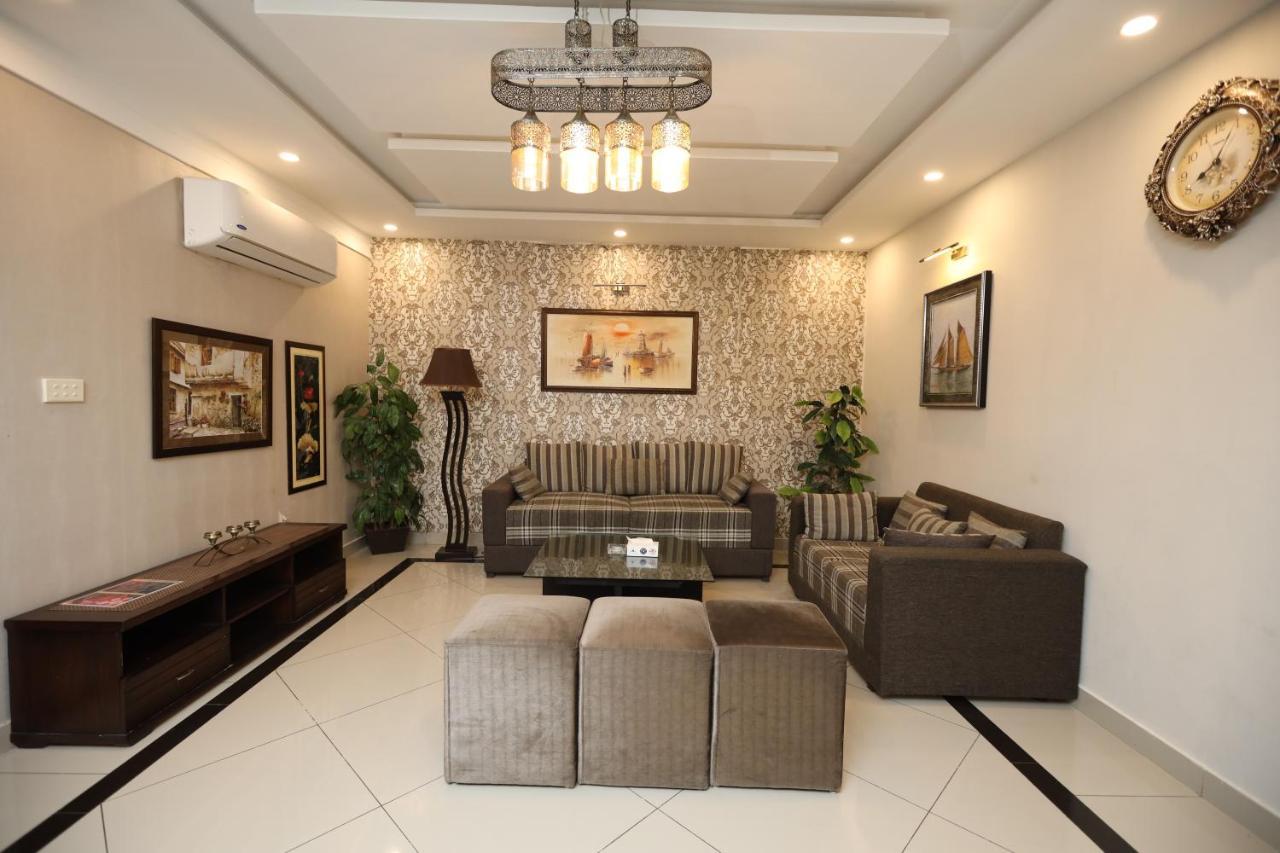 Safari Club 4 Hotel Rawalpindi Exterior photo