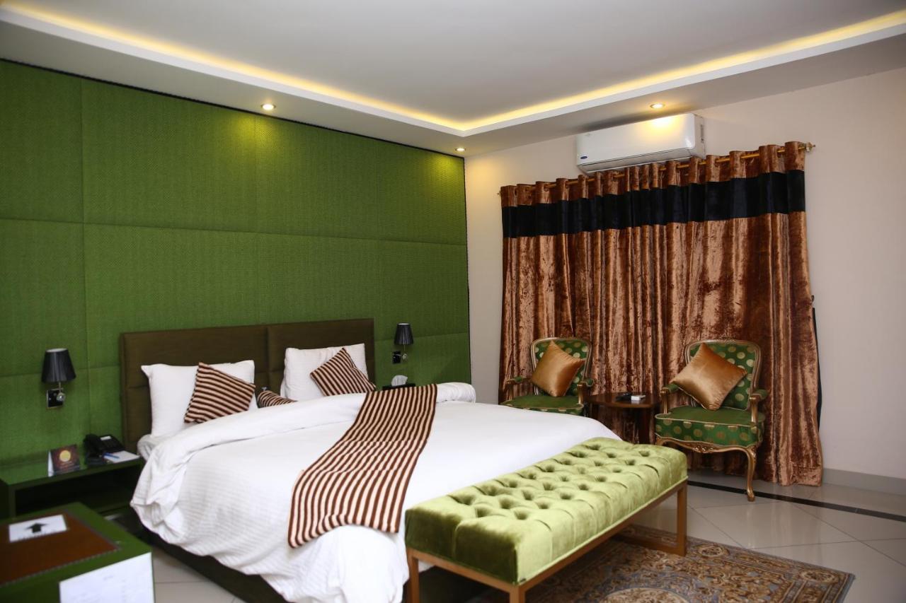 Safari Club 4 Hotel Rawalpindi Exterior photo